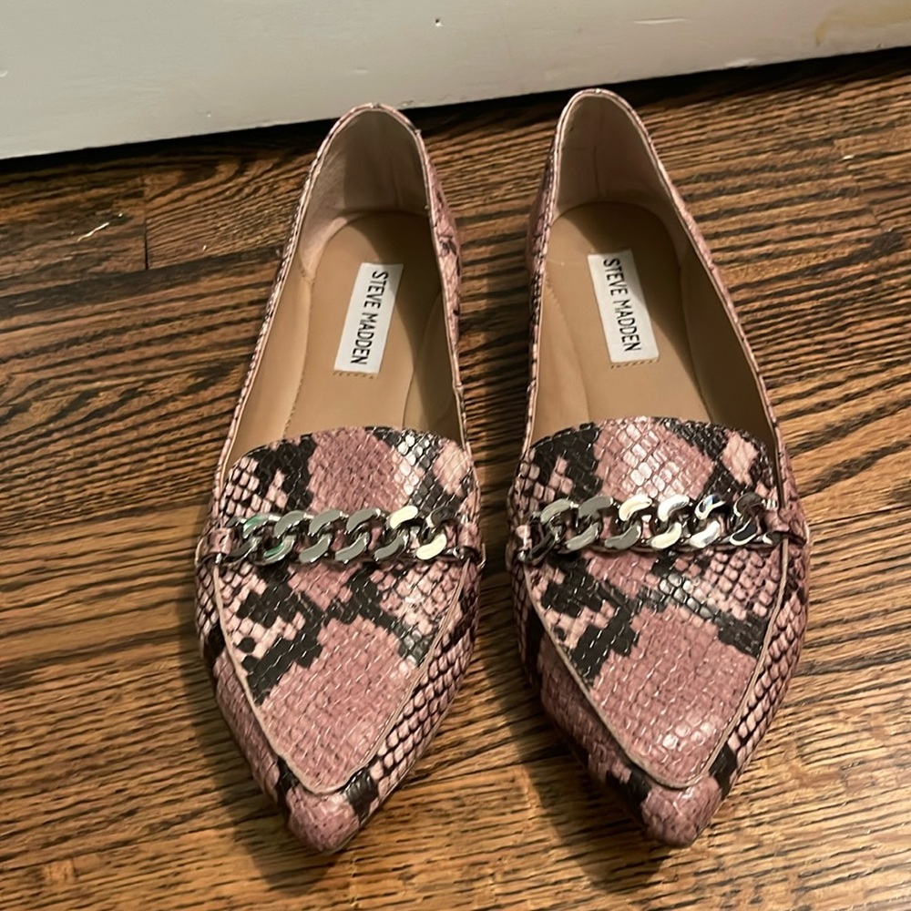 EUC Steve Madden snake print flats
